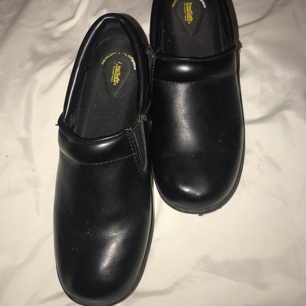 🎉SALE🎉Tredsafe black shoe 1/2 off